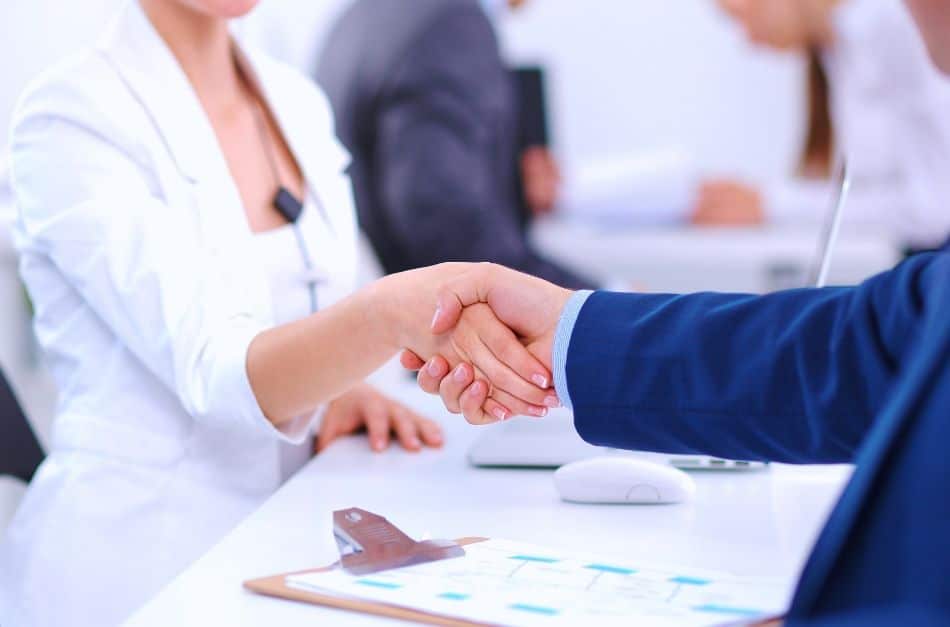 Terceirização de serviços: Entendendo os aspectos jurídicos e implicações trabalhistas